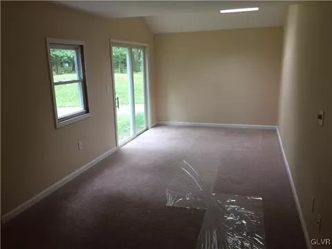 95 Moorestown Dr, Bath, PA 18014 photo 4