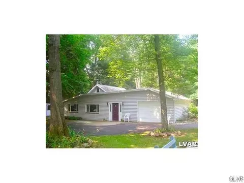 95 Moorestown Dr, Bath, PA 18014 photo 1