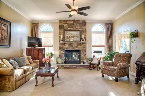 201 E Dell Rd, Bath, PA 18014 photo 6