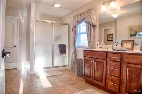 201 E Dell Rd, Bath, PA 18014 photo 12