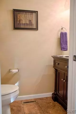 201 E Dell Rd, Bath, PA 18014 photo 8