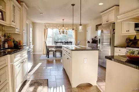 201 E Dell Rd, Bath, PA 18014 photo 3