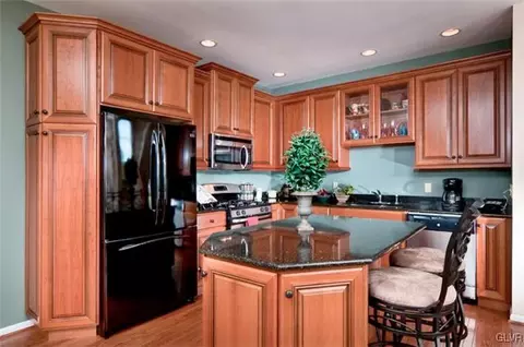 5348 E Spring Ridge Dr, Macungie, PA 18062 photo 3