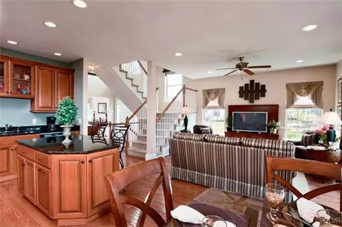 5348 E Spring Ridge Dr, Macungie, PA 18062 photo 4