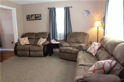 8 E 7th St, Wind Gap, PA 18091 photo 4