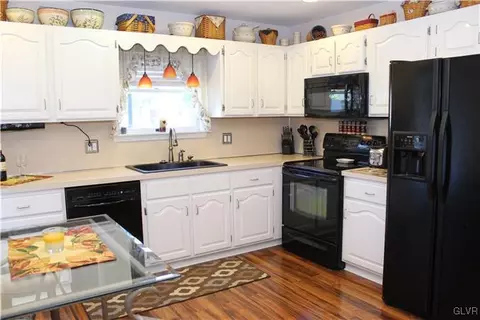 8 E 7th St, Wind Gap, PA 18091 photo 6