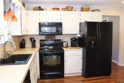 8 E 7th St, Wind Gap, PA 18091 photo 7