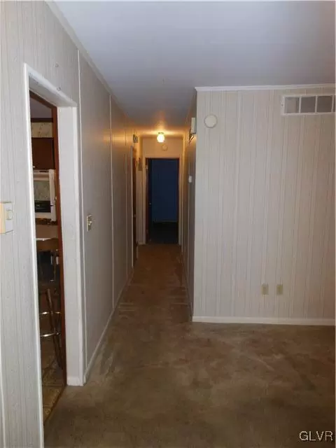 2771 Mountain View Dr, Bath, PA 18014 photo 9