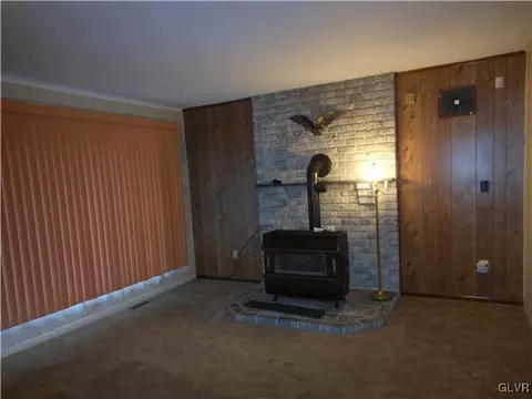2771 Mountain View Dr, Bath, PA 18014 photo 5