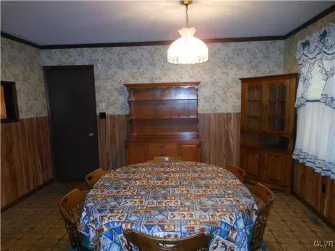 2771 Mountain View Dr, Bath, PA 18014 photo 7