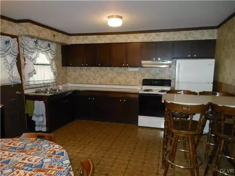 2771 Mountain View Dr, Bath, PA 18014 photo 8