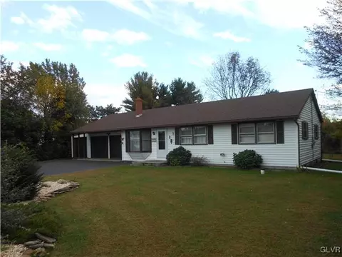 2771 Mountain View Dr, Bath, PA 18014 photo 1