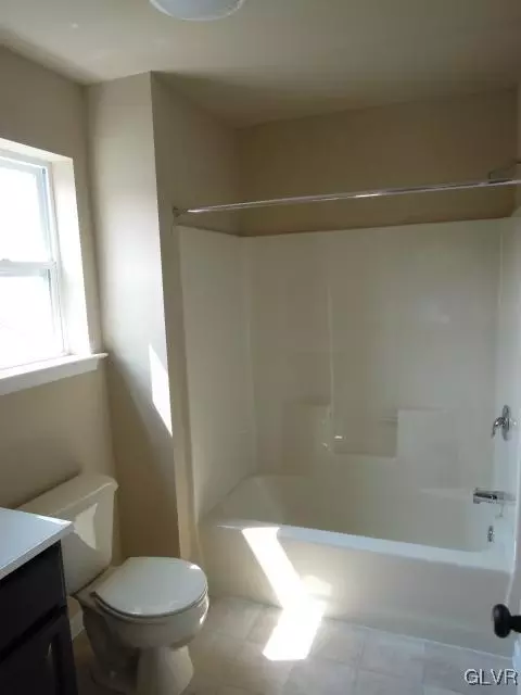 927 E 8th St, Bethlehem, PA 18015 photo 3