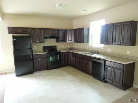 927 E 8th St, Bethlehem, PA 18015 photo 2