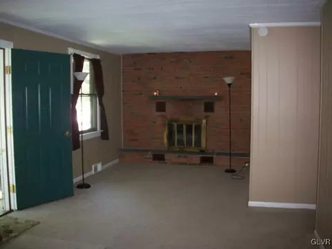 802 Maple Rd, Hellertown, PA 18055 photo 5