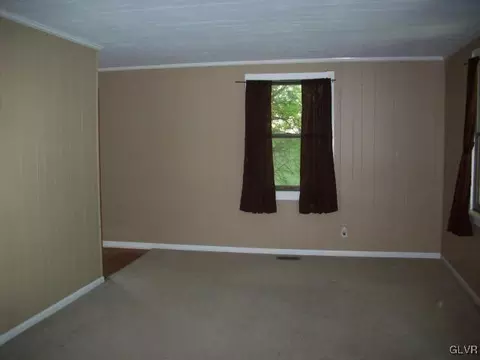 802 Maple Rd, Hellertown, PA 18055 photo 6