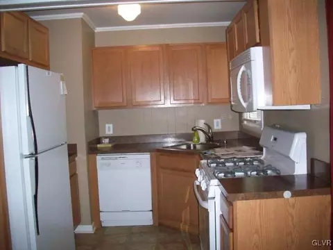 802 Maple Rd, Hellertown, PA 18055 photo 8