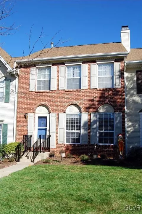 1947 Pine Ct, Hellertown, PA 18055 photo 1