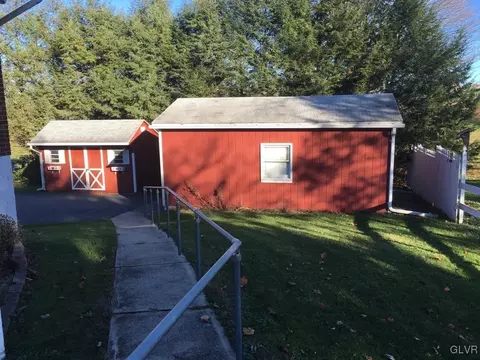 689 E Dell Rd, Bath, PA 18014 photo 3
