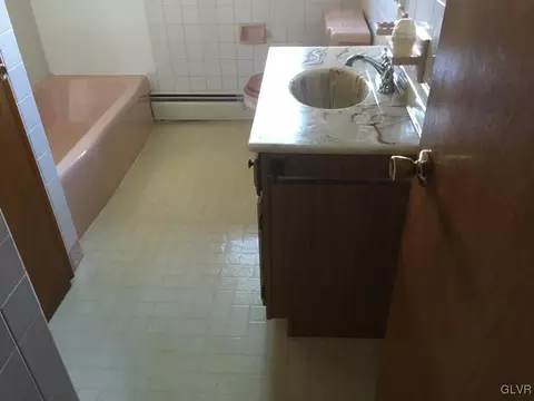 689 E Dell Rd, Bath, PA 18014 photo 10