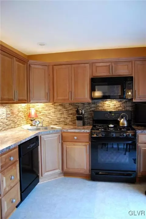 1935 Pine Ct, Hellertown, PA 18055 photo 5