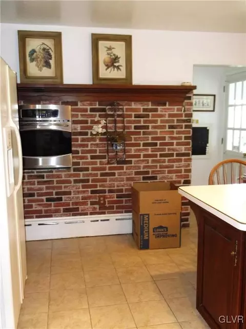 125 E 3rd St, Wind Gap, PA 18091 photo 8