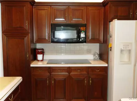 125 E 3rd St, Wind Gap, PA 18091 photo 6