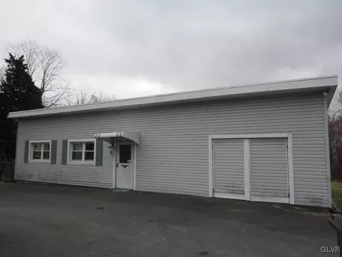 3070 Old Post Rd, Slatington, PA 18080 photo 2