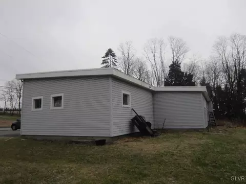 3070 Old Post Rd, Slatington, PA 18080 photo 7
