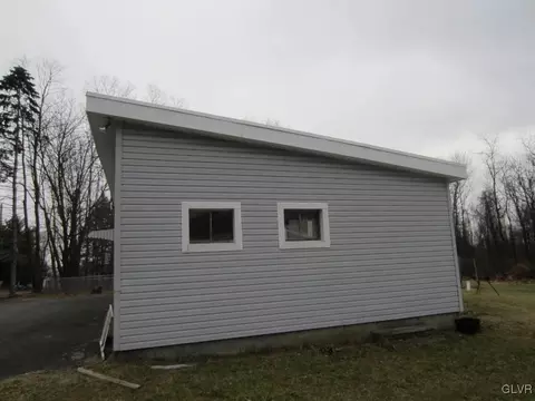 3070 Old Post Rd, Slatington, PA 18080 photo 6