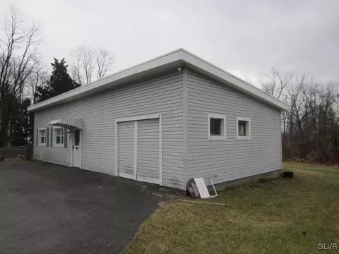 3070 Old Post Rd, Slatington, PA 18080 photo 5