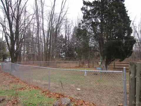 3070 Old Post Rd, Slatington, PA 18080 photo 4