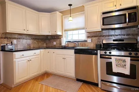 239 E Macada Rd, Bethlehem, PA 18017 photo 3