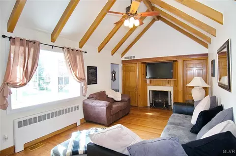 239 E Macada Rd, Bethlehem, PA 18017 photo 2