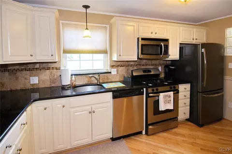 239 E Macada Rd, Bethlehem, PA 18017 photo 8