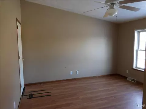 698 Point Phillips Rd, Bath, PA 18014 photo 8