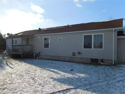 698 Point Phillips Rd, Bath, PA 18014 photo 9