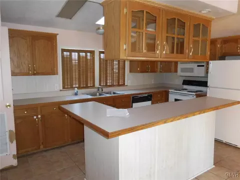 698 Point Phillips Rd, Bath, PA 18014 photo 3