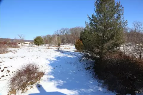 8757 S Loop Rd, Slatington, PA 18080 photo 27