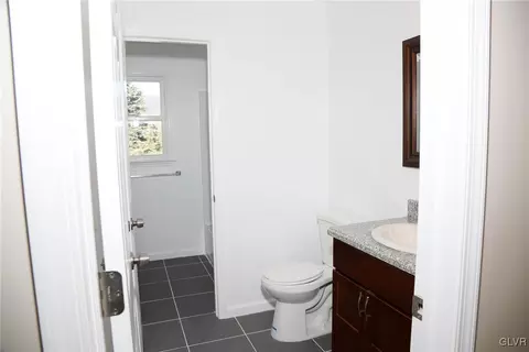 8757 S Loop Rd, Slatington, PA 18080 photo 11