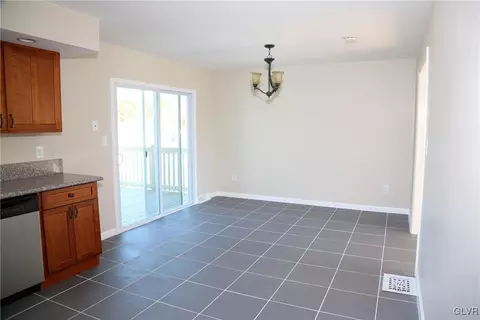 8757 S Loop Rd, Slatington, PA 18080 photo 19