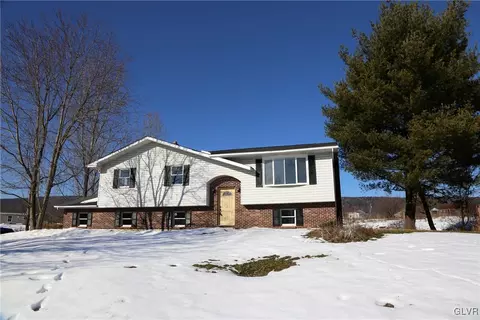8757 S Loop Rd, Slatington, PA 18080 photo 1