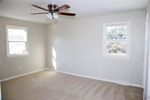 8757 S Loop Rd, Slatington, PA 18080 photo 13