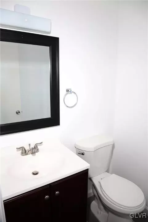 8757 S Loop Rd, Slatington, PA 18080 photo 8
