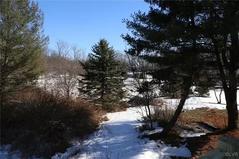8757 S Loop Rd, Slatington, PA 18080 photo 28