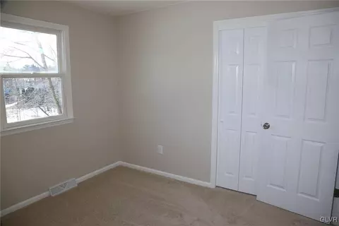 8757 S Loop Rd, Slatington, PA 18080 photo 16