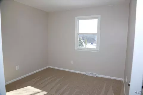 8757 S Loop Rd, Slatington, PA 18080 photo 14
