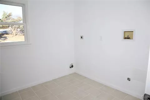 8757 S Loop Rd, Slatington, PA 18080 photo 23