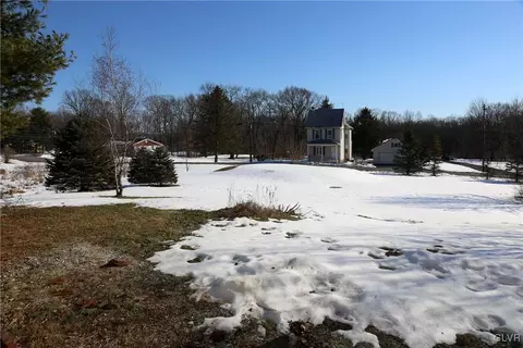 8757 S Loop Rd, Slatington, PA 18080 photo 34