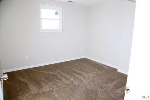 8757 S Loop Rd, Slatington, PA 18080 photo 20